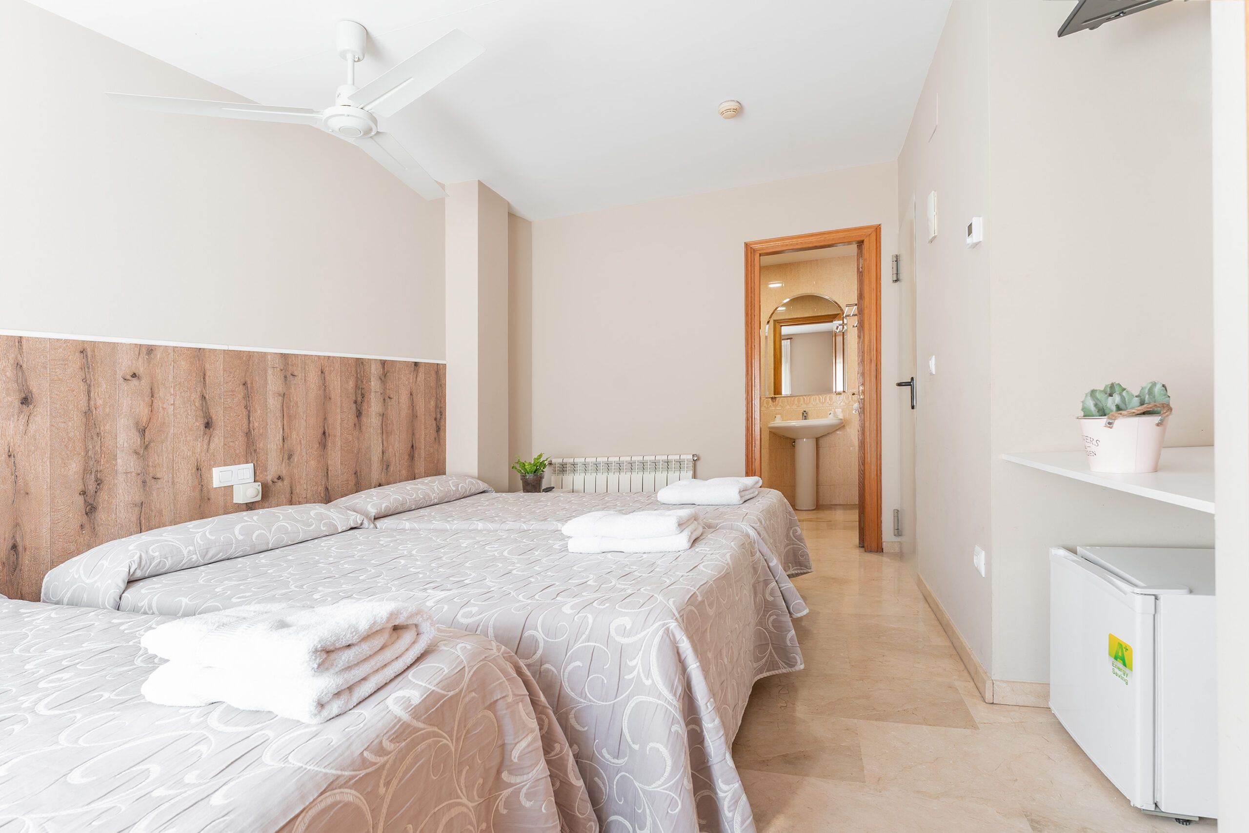 Alojate - foto Hostal El Bugar