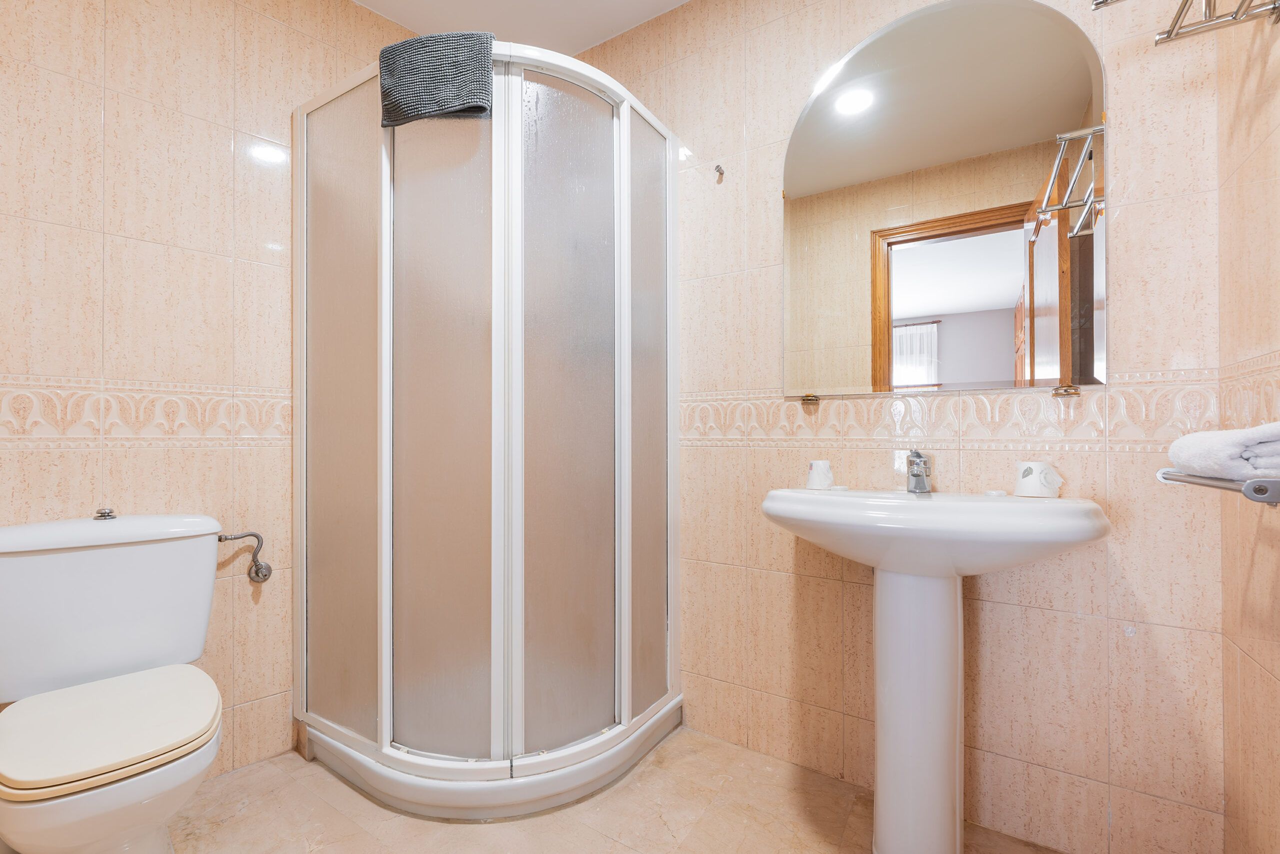 Alojate - foto Hostal El Bugar