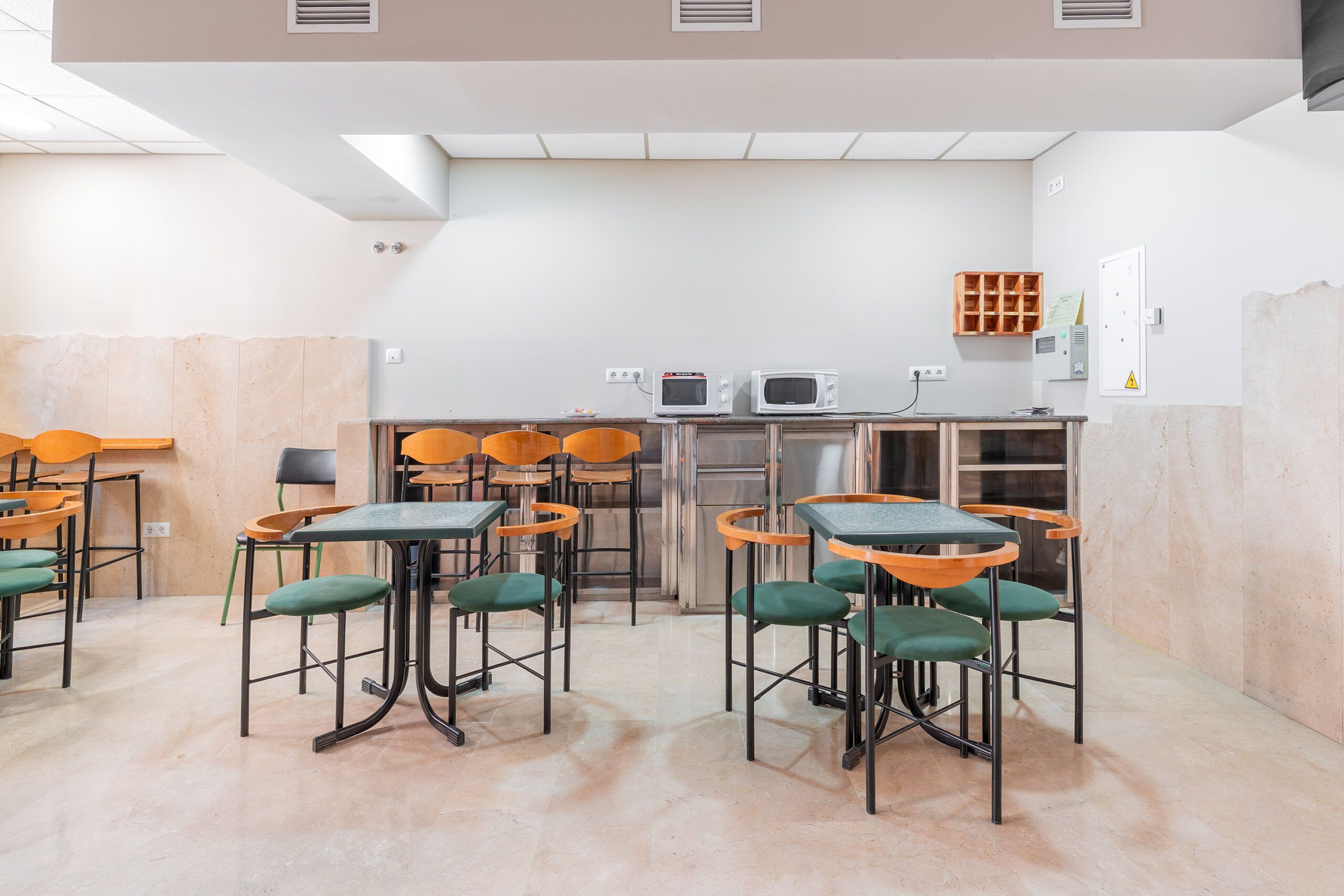 Alojate - foto Hostal El Bugar