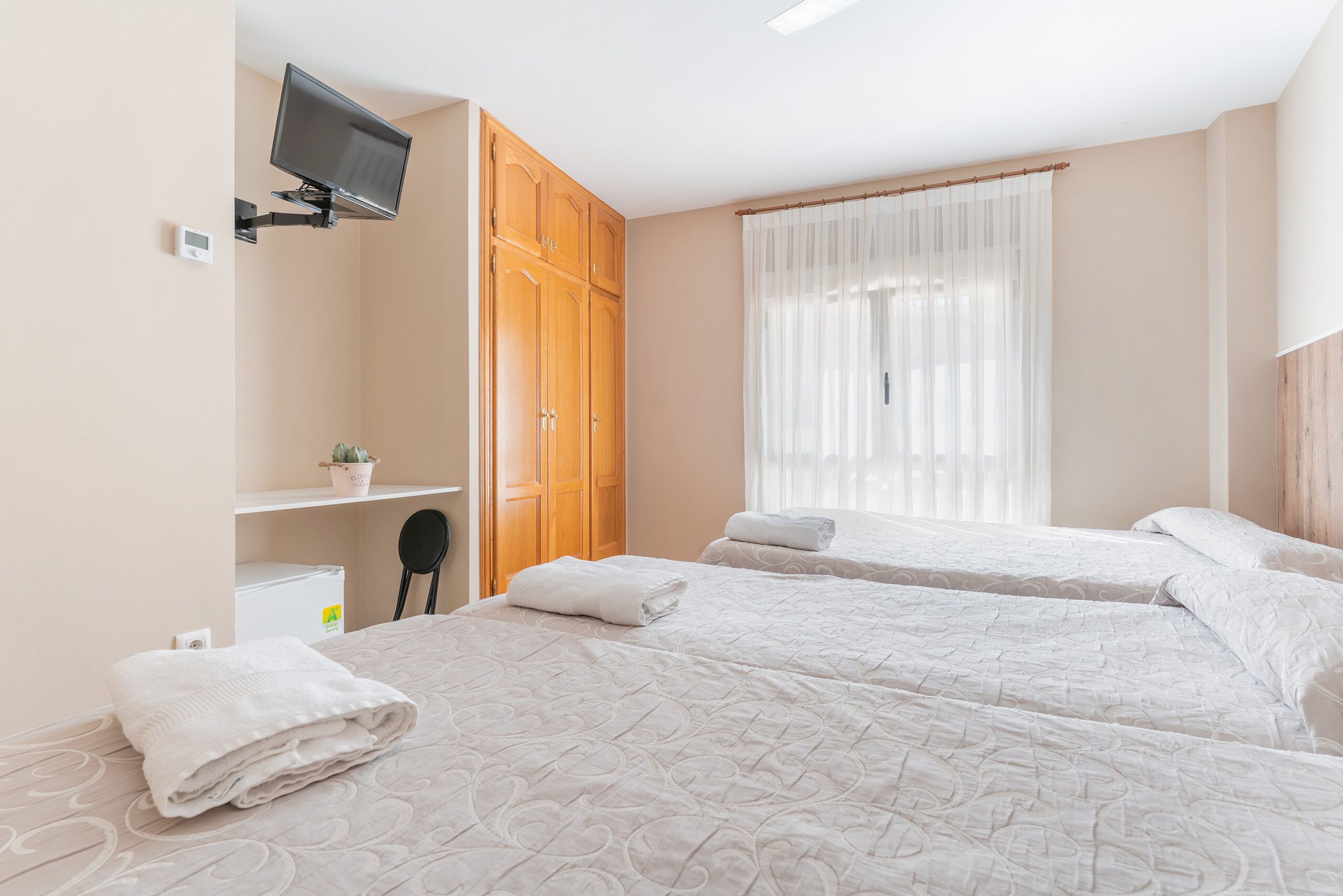 Alojate - foto Hostal El Bugar