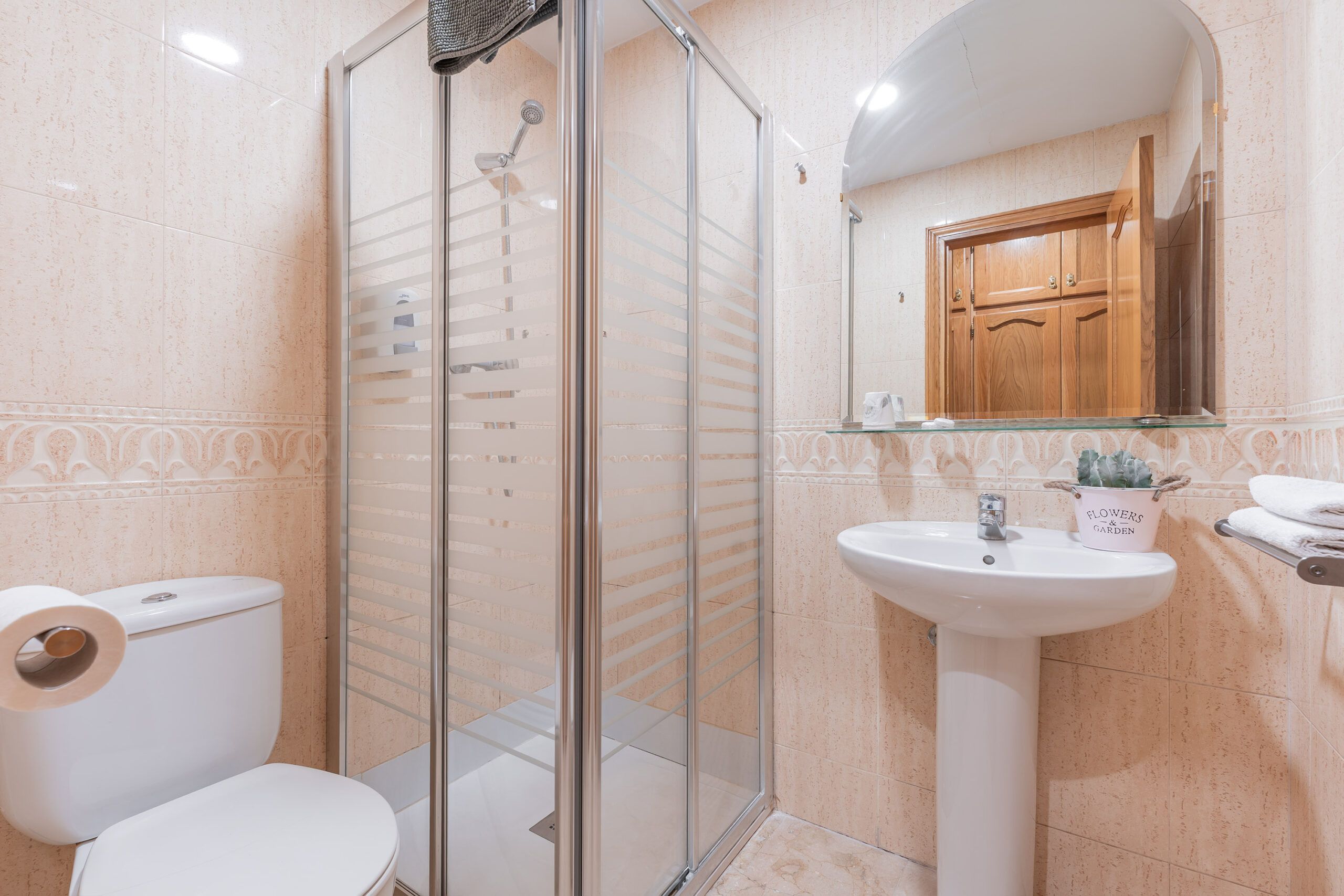 Alojate - foto Hostal El Bugar