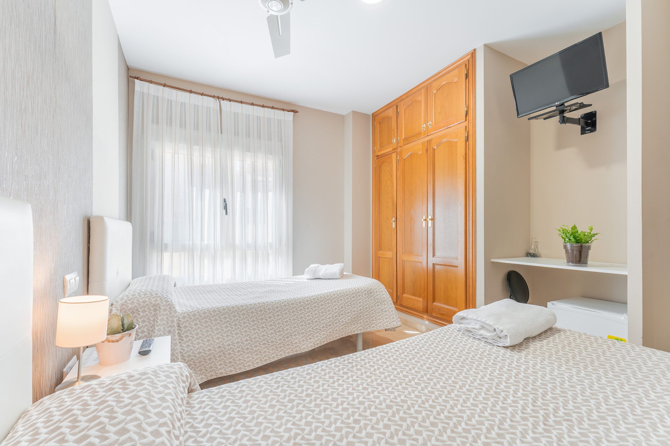 Alojate - foto Hostal El Bugar